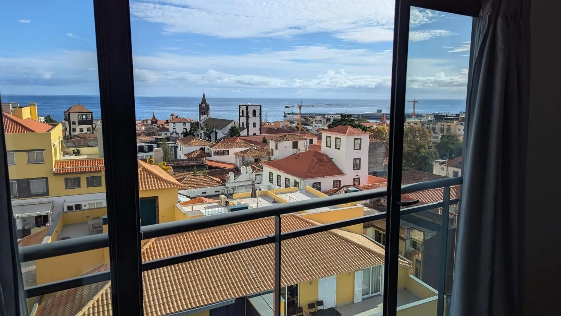 Top-Floor One-Bedroom Flats - Peaceful With Ocean And City Views Funchal  0*, Funchal (Madeira) Portugal