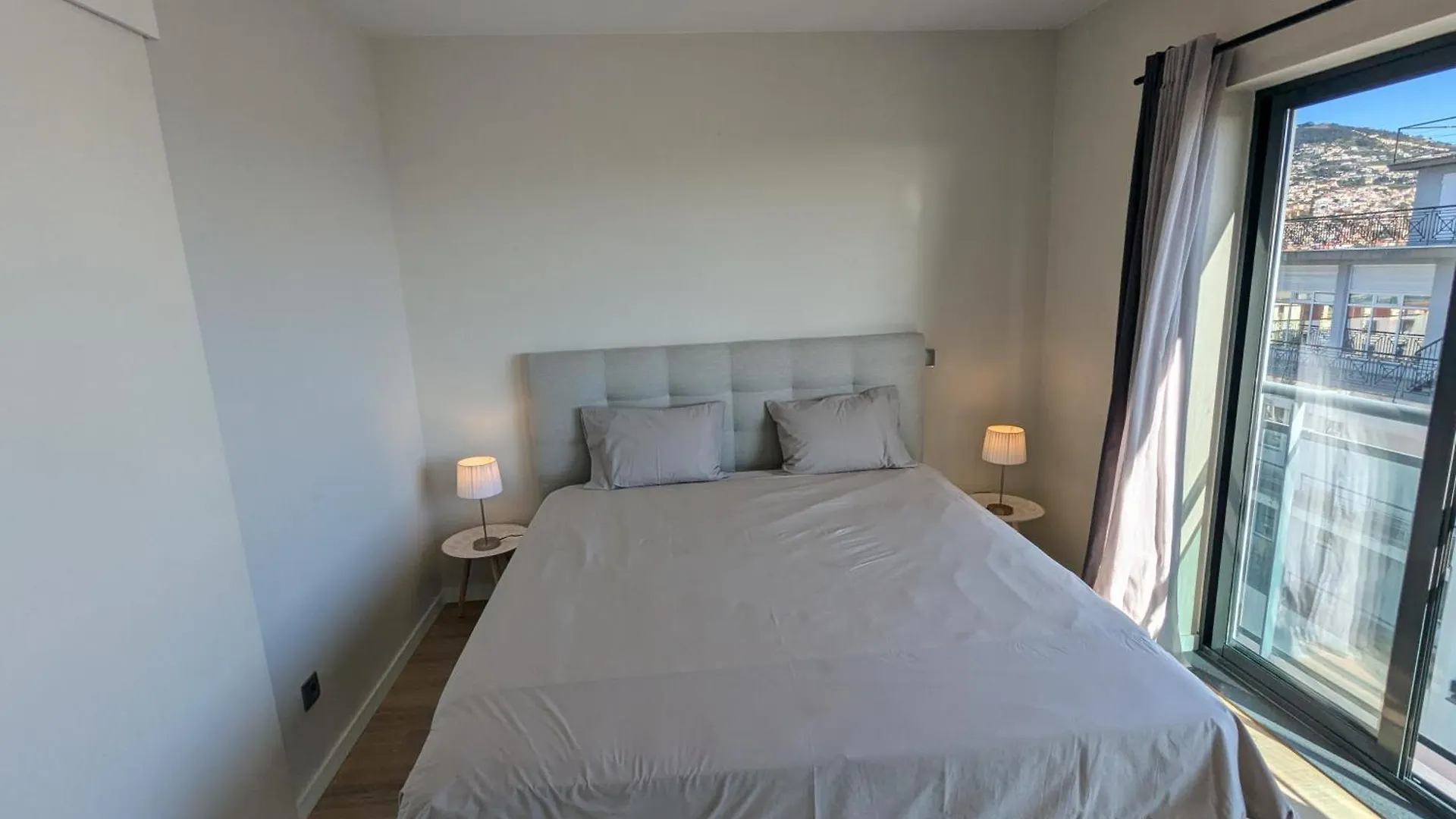Top-Floor One-Bedroom Flats - Peaceful With Ocean And City Views Funchal  Apartment