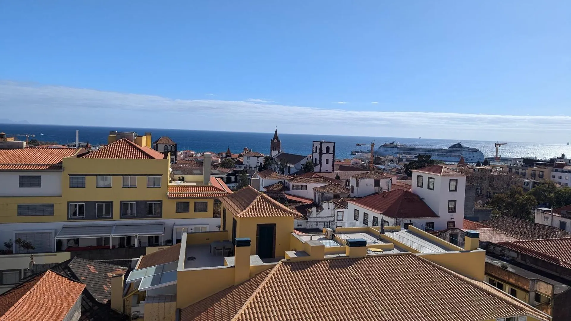 Top-Floor One-Bedroom Flats - Peaceful With Ocean And City Views Funchal  0*, Funchal (Madeira) Portugal