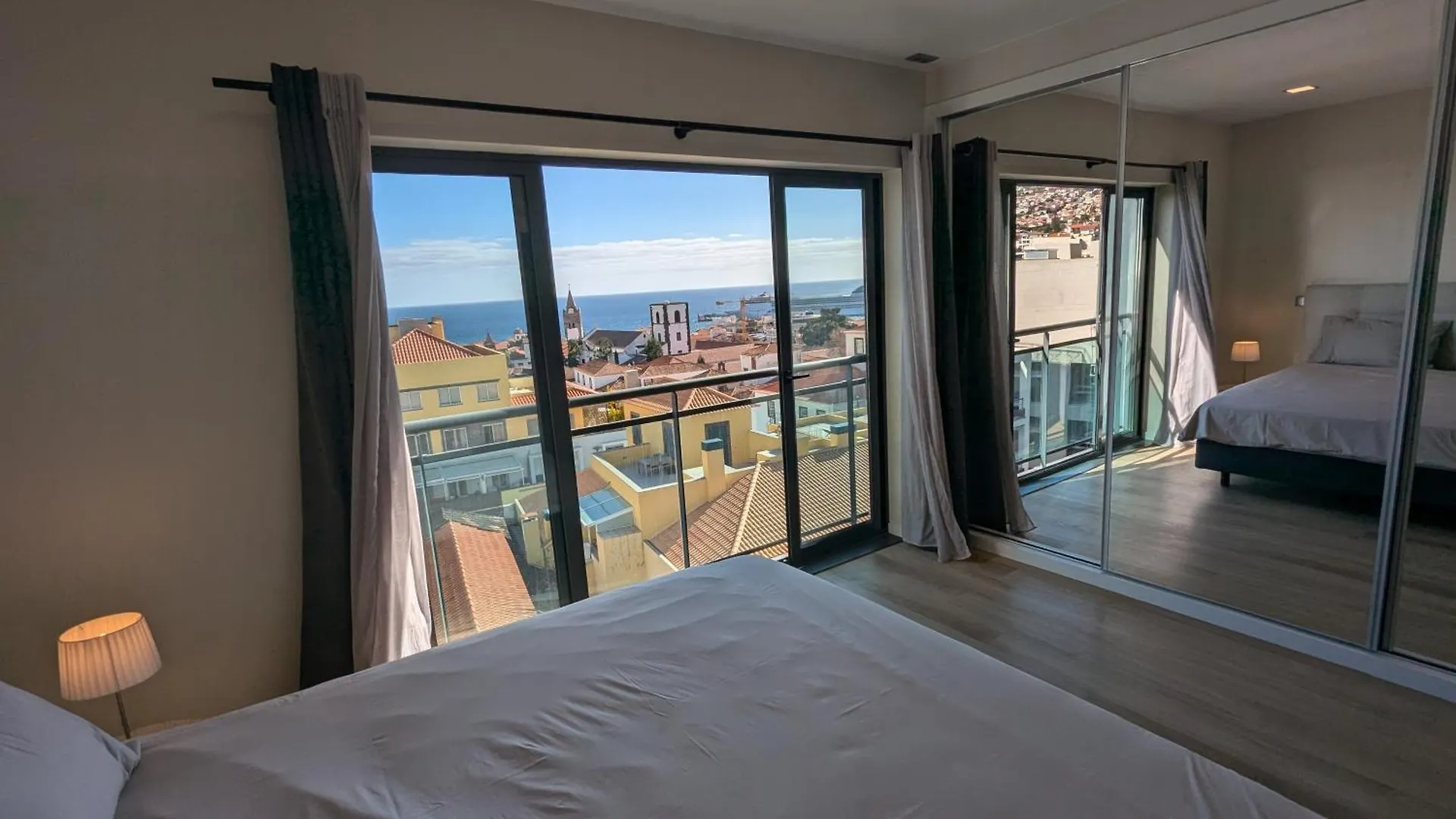 Top-Floor One-Bedroom Flats - Peaceful With Ocean And City Views Funchal  Apartment Funchal (Madeira)